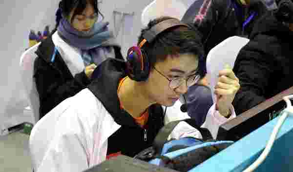 加强中场控 加强中场控