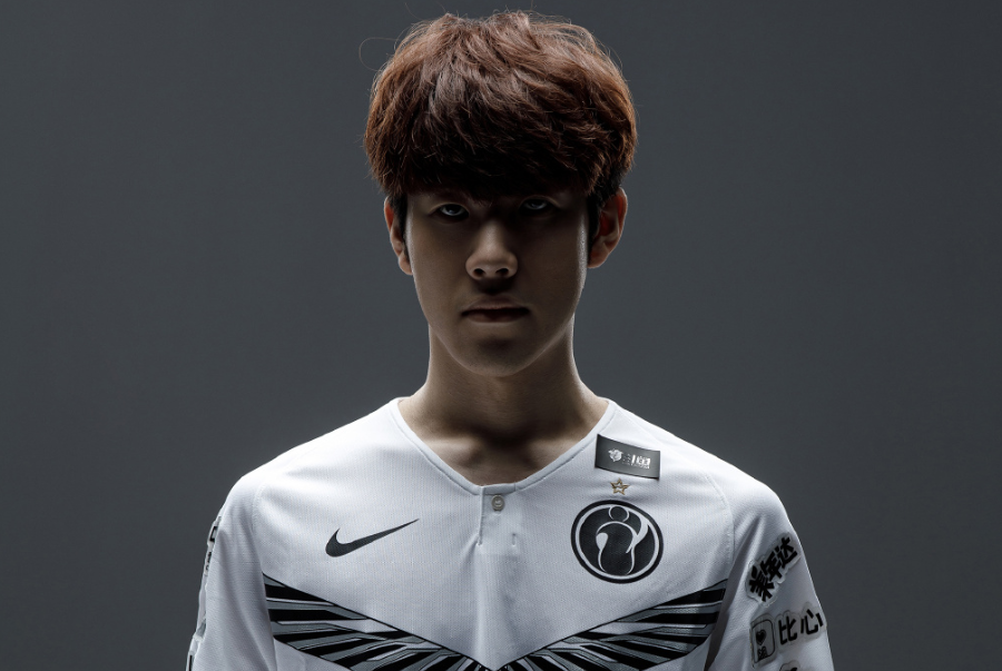 马内承担纵 马内承担纵