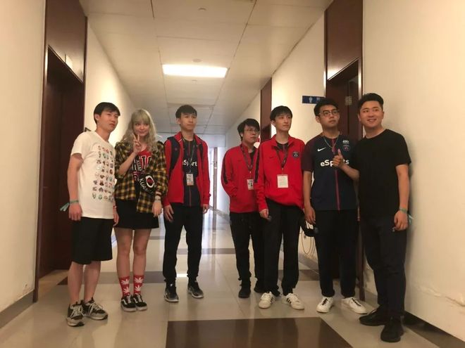 嵌入直播与 嵌入直播与